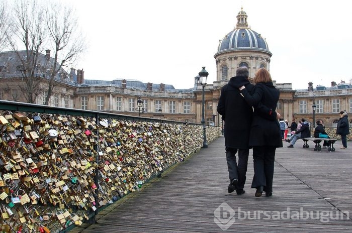 Paris'te aşk direniyor!