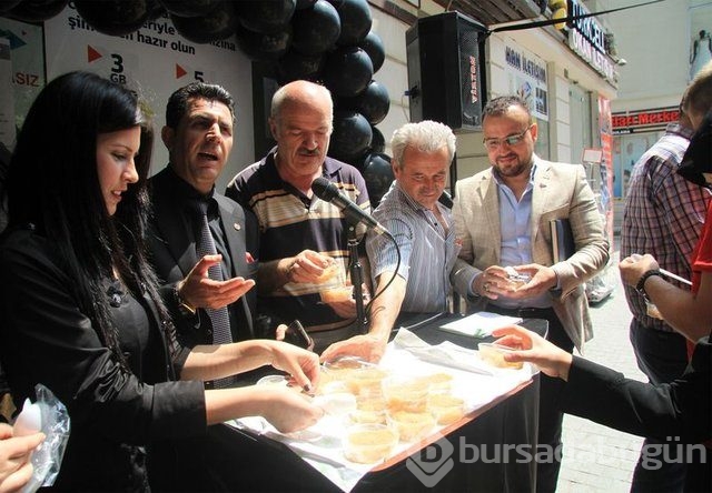 Bursa'da işyerini cenaze marşıyla kapattı
