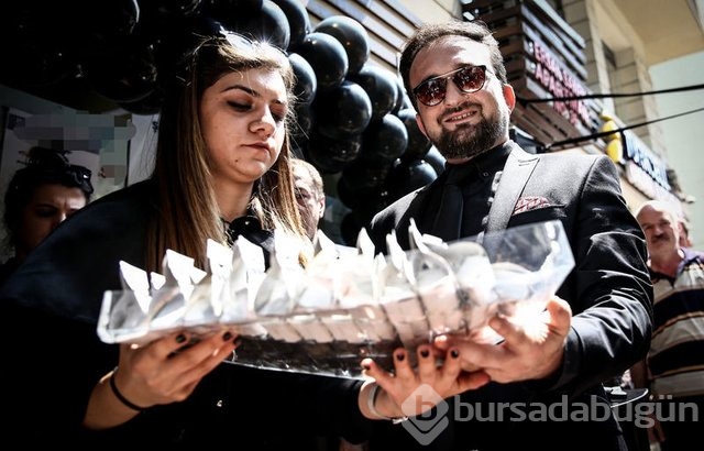 Bursa'da işyerini cenaze marşıyla kapattı
