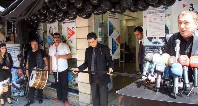 Bursa'da işyerini cenaze marşıyla kapattı
