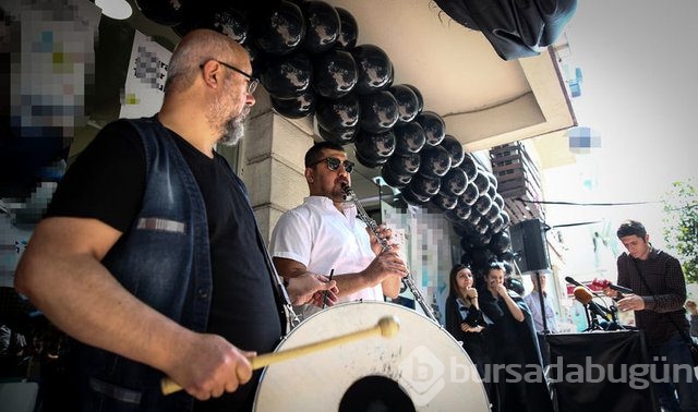 Bursa'da işyerini cenaze marşıyla kapattı
