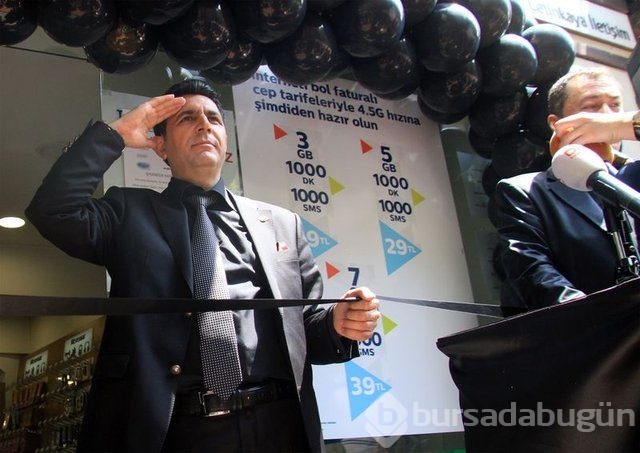 Bursa'da işyerini cenaze marşıyla kapattı
