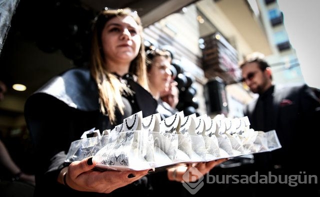 Bursa'da işyerini cenaze marşıyla kapattı
