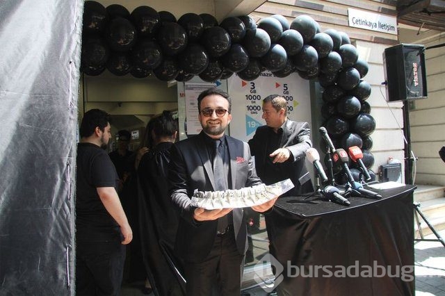 Bursa'da işyerini cenaze marşıyla kapattı
