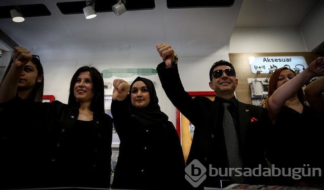 Bursa'da işyerini cenaze marşıyla kapattı
