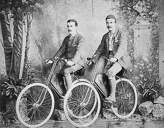 1891 yılında bisikletle dünya turuna çıkan, yolları Türkiye'den de geçmiş 2 maceracı