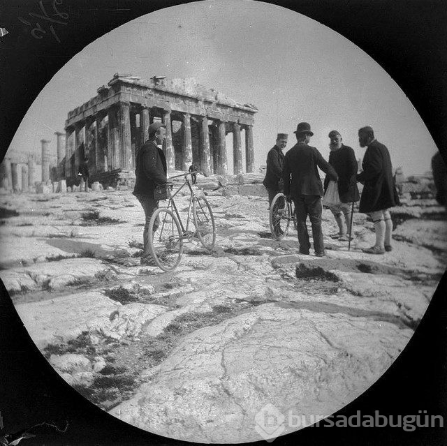 1891 yılında bisikletle dünya turuna çıkan, yolları Türkiye'den de geçmiş 2 maceracı