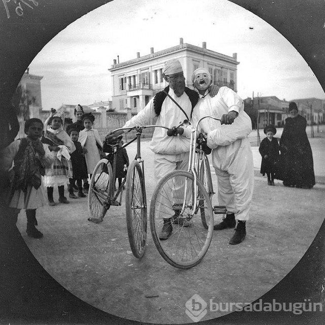 1891 yılında bisikletle dünya turuna çıkan, yolları Türkiye'den de geçmiş 2 maceracı