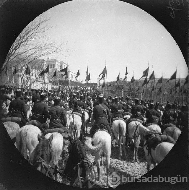 1891 yılında bisikletle dünya turuna çıkan, yolları Türkiye'den de geçmiş 2 maceracı