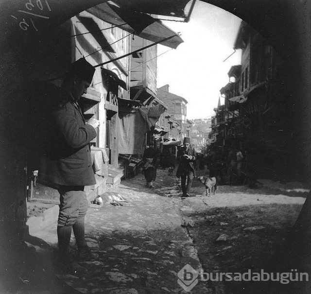 1891 yılında bisikletle dünya turuna çıkan, yolları Türkiye'den de geçmiş 2 maceracı