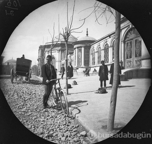 1891 yılında bisikletle dünya turuna çıkan, yolları Türkiye'den de geçmiş 2 maceracı