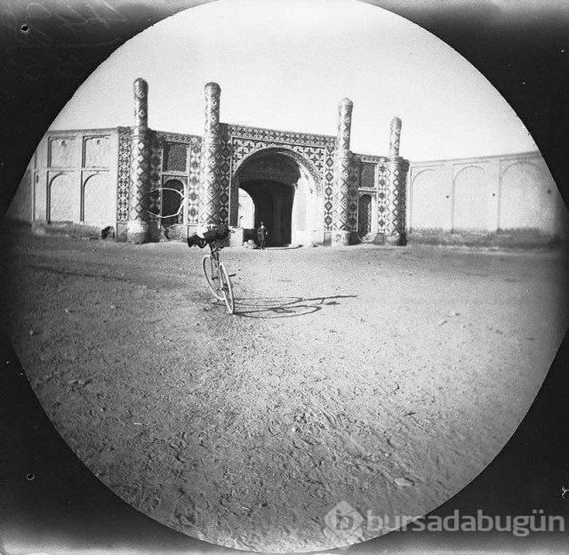 1891 yılında bisikletle dünya turuna çıkan, yolları Türkiye'den de geçmiş 2 maceracı