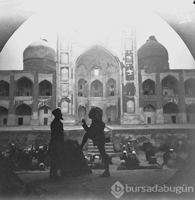 1891 yılında bisikletle dünya turuna çıkan, yolları Türkiye'den de geçmiş 2 maceracı