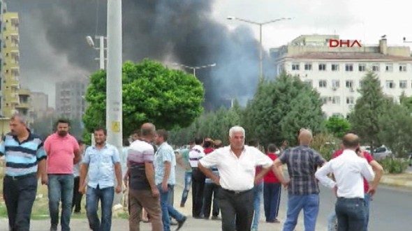 Mardin'de Emniyet Müdürlüğü'ne bombalı araçla saldırı