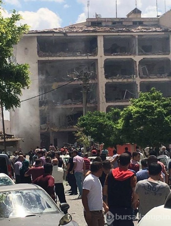 Mardin'de Emniyet Müdürlüğü'ne bombalı araçla saldırı