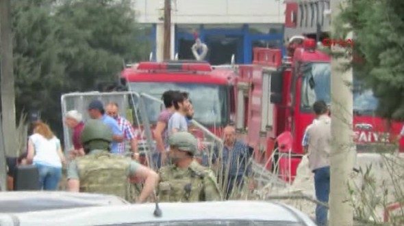 Mardin'de Emniyet Müdürlüğü'ne bombalı araçla saldırı