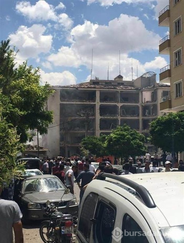 Mardin'de Emniyet Müdürlüğü'ne bombalı araçla saldırı