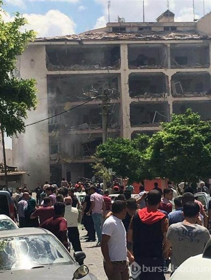 Mardin'de Emniyet Müdürlüğü'ne bombalı araçla saldırı