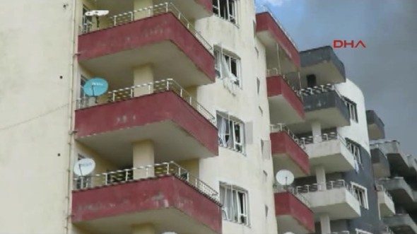 Mardin'de Emniyet Müdürlüğü'ne bombalı araçla saldırı