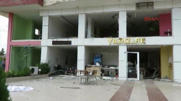 Mardin'de Emniyet Müdürlüğü'ne bombalı araçla saldırı
