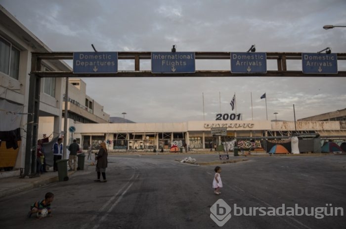 Yunanistan'daki erkek göçmenler fuhuşa zorlanıyor