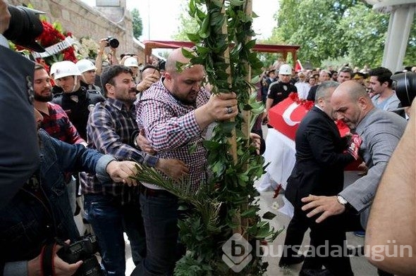 Kılıçdaroğlu'na şehit cenazesinde mermi kovanı atıldı