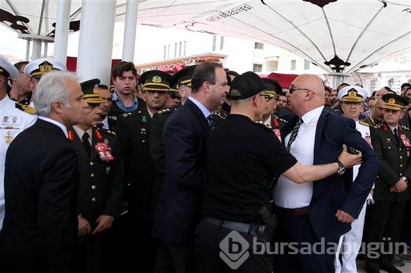 Kılıçdaroğlu'na şehit cenazesinde mermi kovanı atıldı
