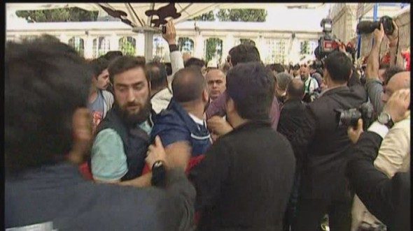Kılıçdaroğlu'na şehit cenazesinde mermi kovanı atıldı
