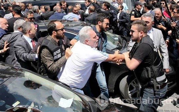 Kılıçdaroğlu'na şehit cenazesinde mermi kovanı atıldı