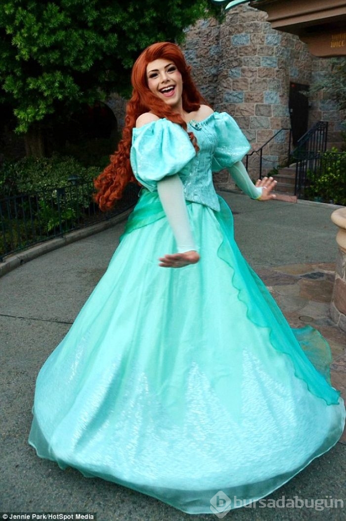 İnanması zor ama gerçek: O sadece Disney bağımlısı bir erkek