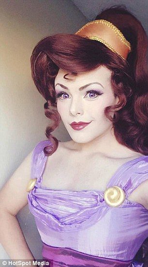 İnanması zor ama gerçek: O sadece Disney bağımlısı bir erkek
