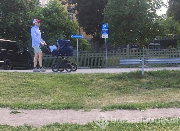 Dünya bebek arabalı bu genç adamı konuştu