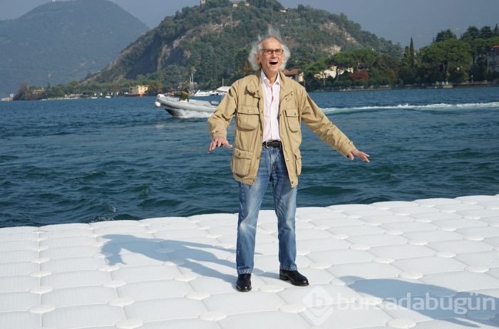 Yarım milyon kişi suyun üzerinde yürüyecek