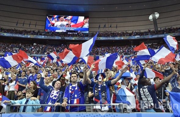 EURO 2016 Fransa'da muhteşem gösterilerle başladı!
