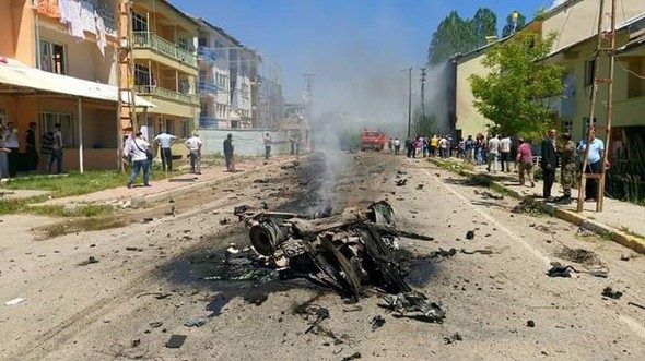Tunceli Ovacık'ta adliye lojmanı yakınında büyük patlama