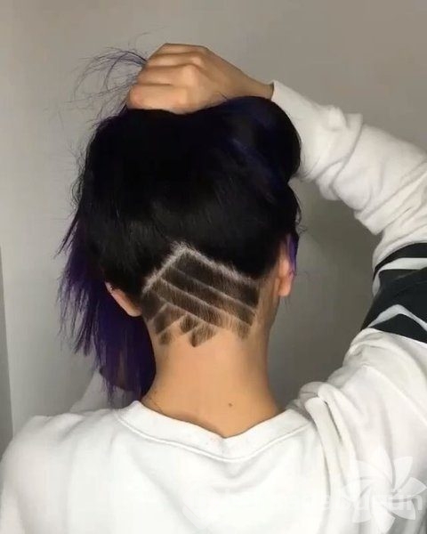 Bu yazın trendi: Undercut dövme
