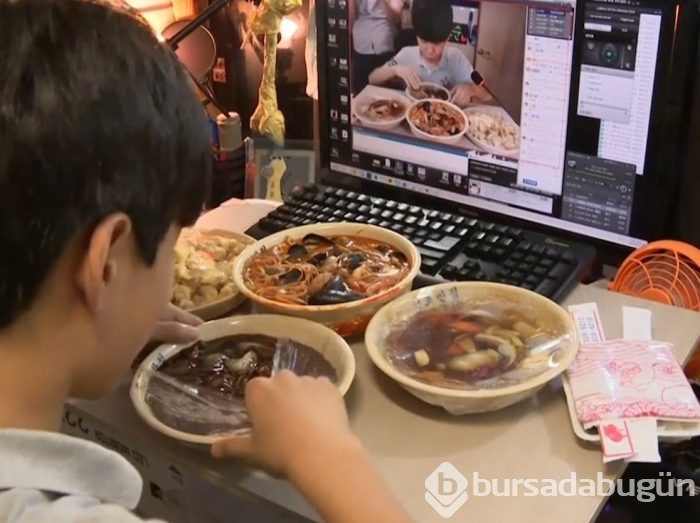 Bu çocuk yemek yiyerek günde 1500 dolar kazanıyor!