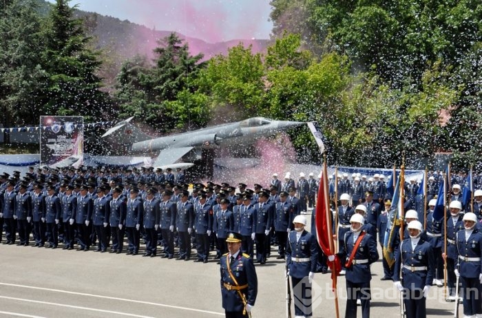 Bursa'da "Komutanlar ocağı"nda mezuniyet töreni