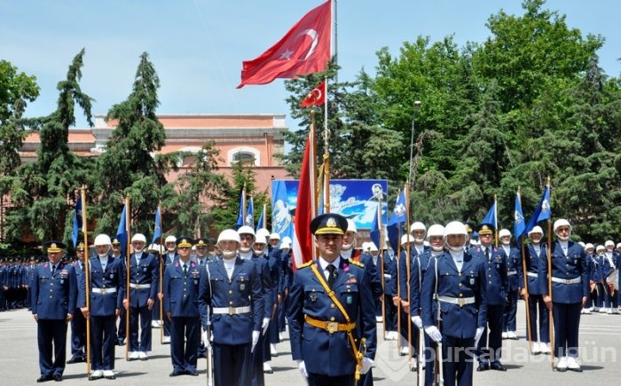 Bursa'da "Komutanlar ocağı"nda mezuniyet töreni