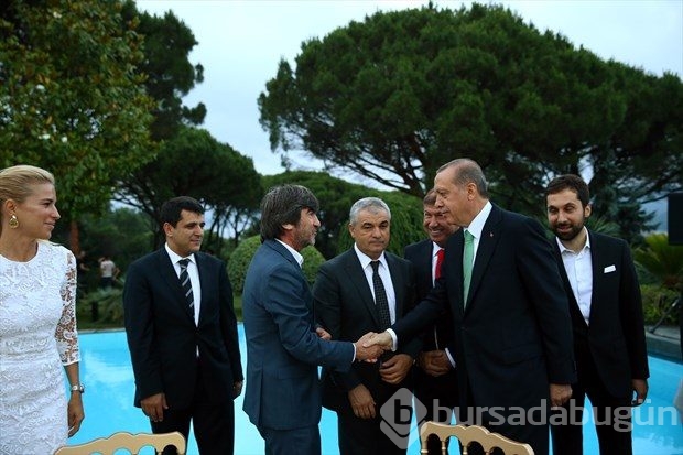 Gülben'le Burcu'dan 'iftarlık pişti'