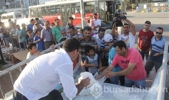 İftar öncesi kapış kapış gitti... Poşeti 1 TL