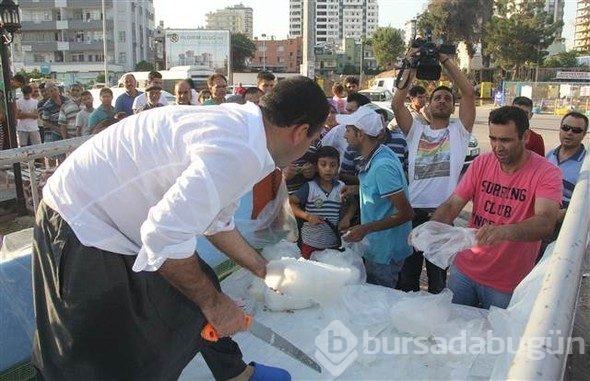 İftar öncesi kapış kapış gitti... Poşeti 1 TL