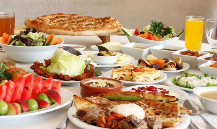 İftarda acı ve baharatlı yemek ülser yapıyor