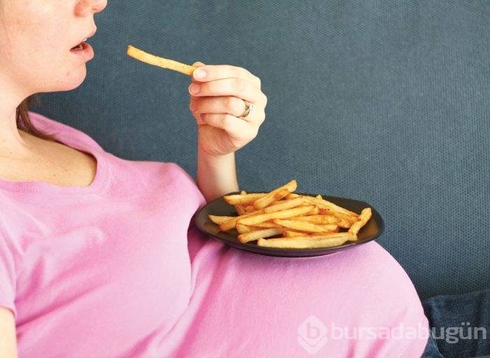 Fast food yiyen hamile, 3 nesli tehlikeye atıyor
