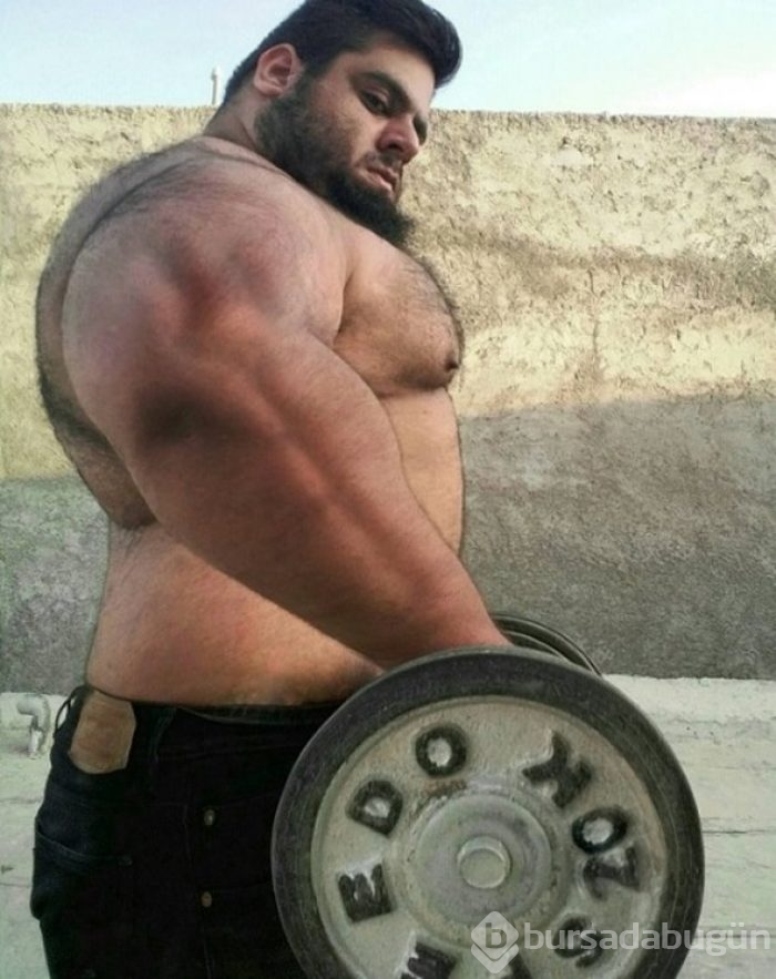 İranlı 'Hulk' görenleri şaşırtıyor