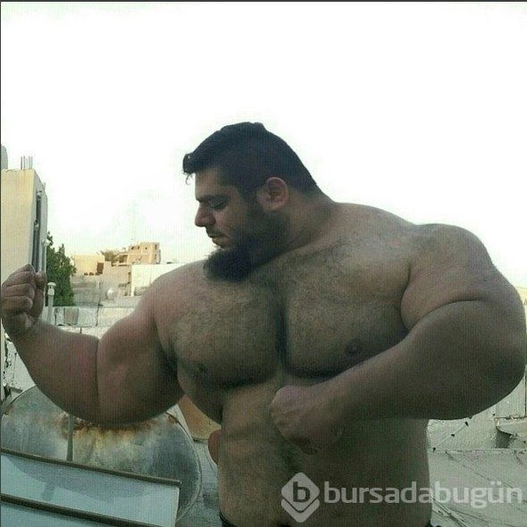 İranlı 'Hulk' görenleri şaşırtıyor