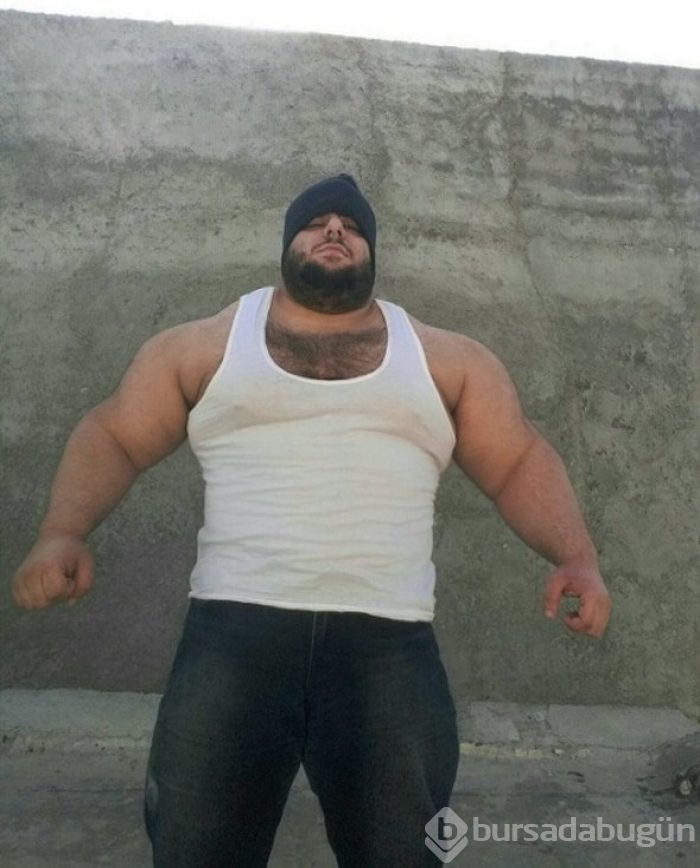 İranlı 'Hulk' görenleri şaşırtıyor