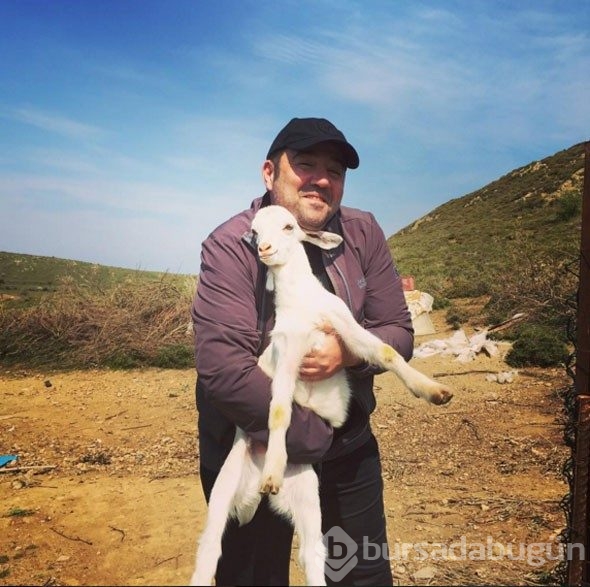 Ata Demirer'i evinden ettiler! 