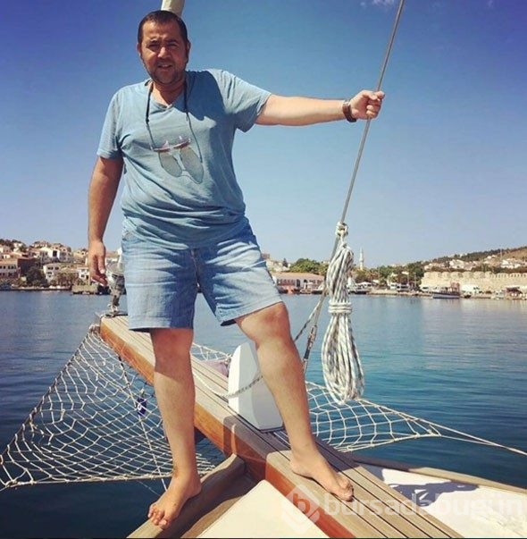 Ata Demirer'i evinden ettiler! 