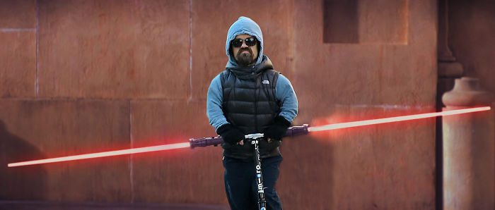 Peter Dinklage scootera bindi, sosyal medyanın diline düştü